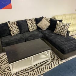 Black Fabric And Microfiber Sectional With Throw Pillows - 🚚🚚we Deliver & Finance 🔥🥳💸