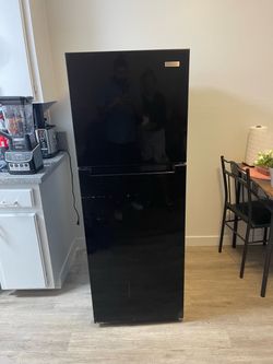 Vissani Refrigerator, Black