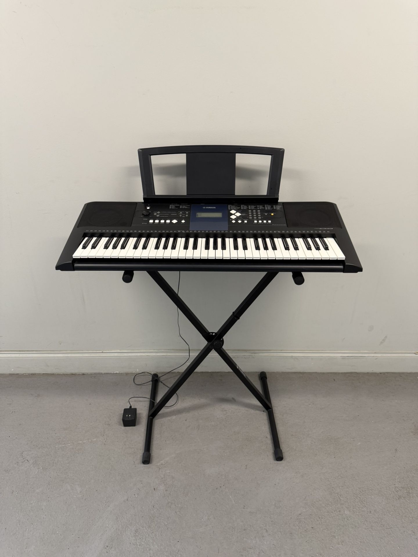 YAMAHA PSR-E333 Digital Keyboard 61 keys. PEDAL IS NOT INCLUDED (Good condition) PICK UP IN CORNELIUS