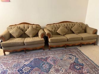 Victorian Style Tufted Sofa/couch with Wood Frame