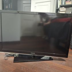📺 Samsung 46” LCD TV – Model LN46C530F1F
