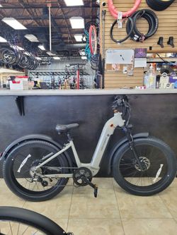 Koa Rev + 2 Fat Tire Step Thru Matte Shale