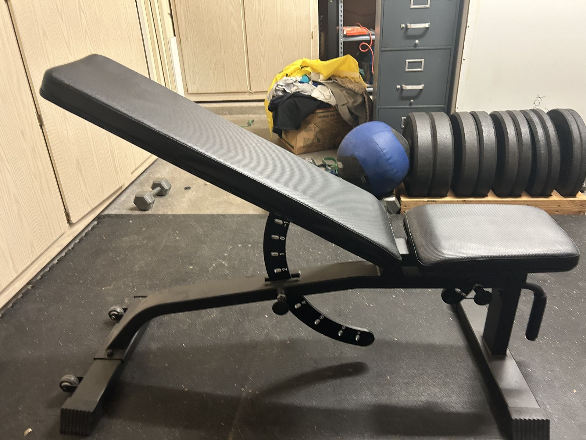 Adjustable Weight Bench