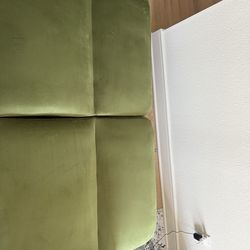 I’m selling a pull-out couch.