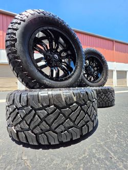Wheels 20x10 6 luga tires 35x12.50r20