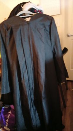 Black GRADUATION GOWN 5'7"/5'8"