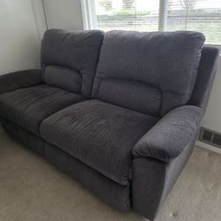 La-Z-Boy Power Reclining Loveseat. Excellent Condition
