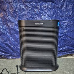 Honeywell True HEPA Whole Room Air Purifier with Allergen Remover (HPA300)