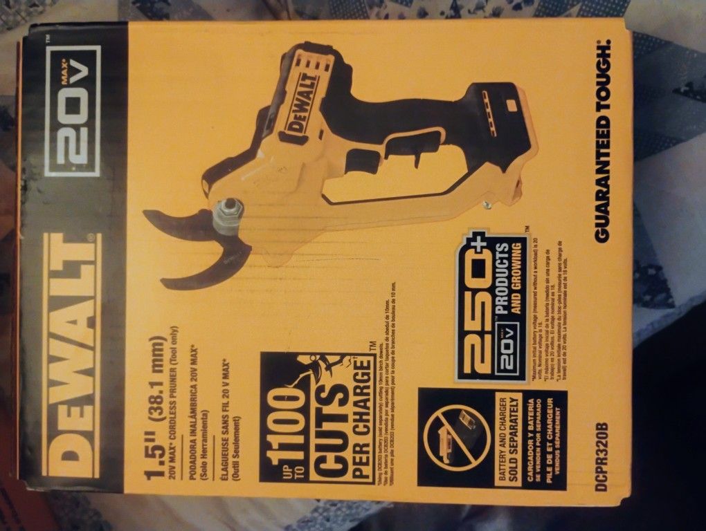 DEWALT 20V MAX* 1-1/2 in. Cordless Pruner (Tool Only), model DCPR320B.