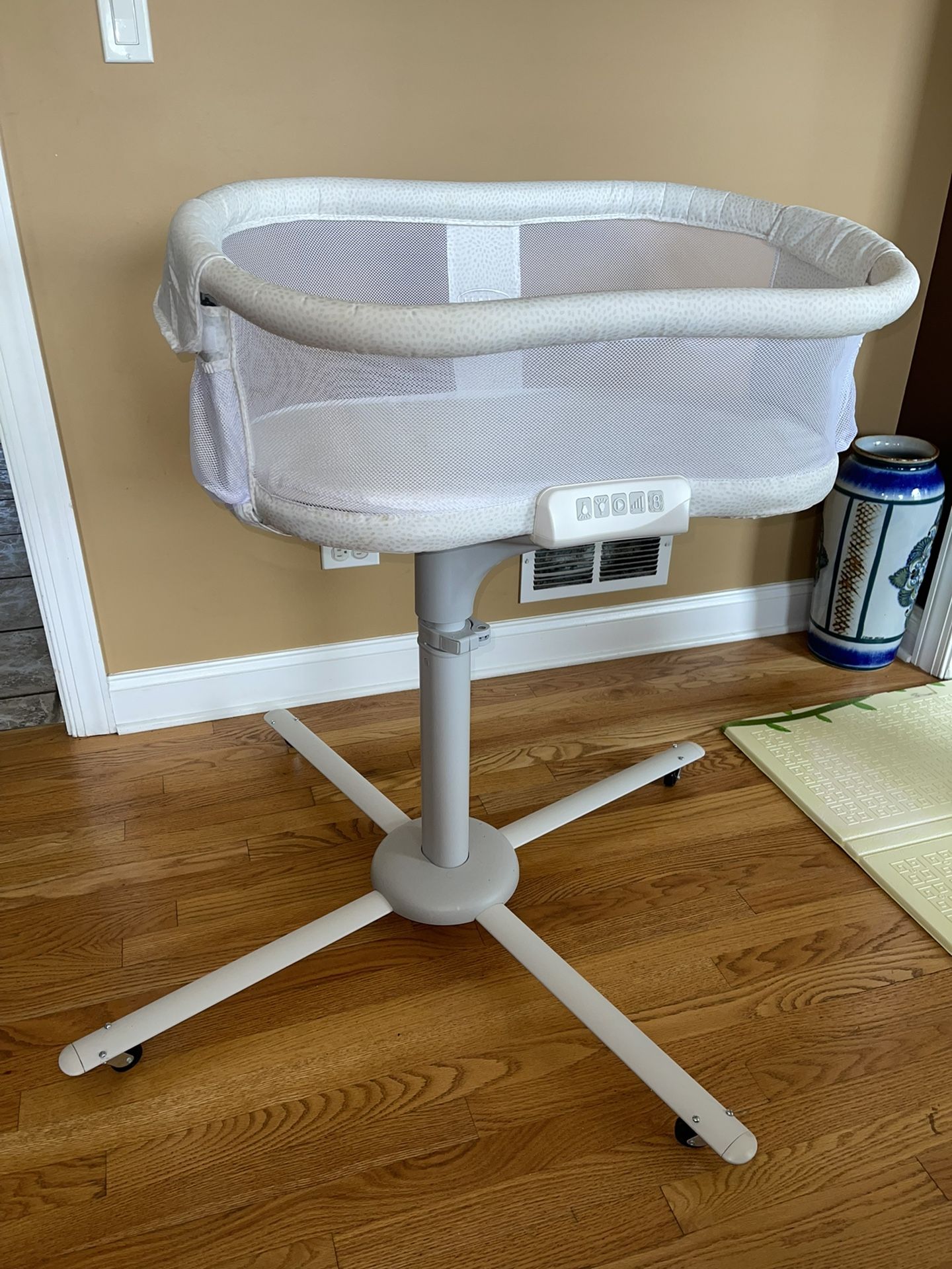 HALO® Bassinest® Premiere Series Swivel Sleeper in Pebble