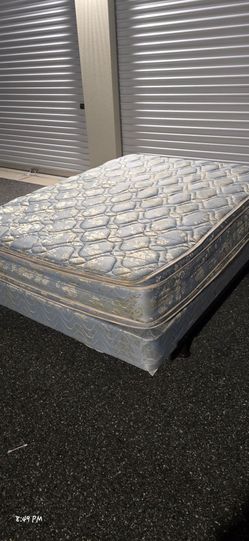 💥 Queen mattress & boxspring & metal frame (DELIVER OPTION)
