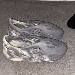 Yeezy Foam Runners Moon Grey