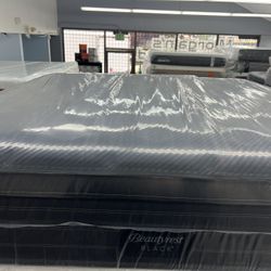 KING SIZE SIMMONS BEAUTYREST BLACK C-CLASS (MEDIUM) PILLOW TOP MATTRESS & BOX SPRINGS BED SET