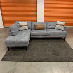 Gorgeous Sectional Couch (Free Delivery 🚚)