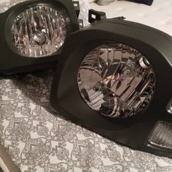 2004 Nissan Xterra Headlights BRAND NEW