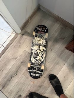 Raffian black skateboard size 8.5
