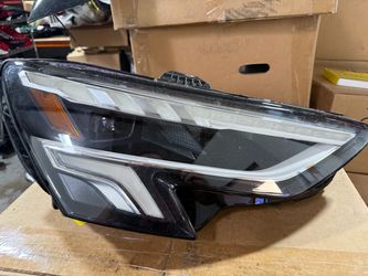 AUDI A3 RIGHT HEADLIGHT 2023