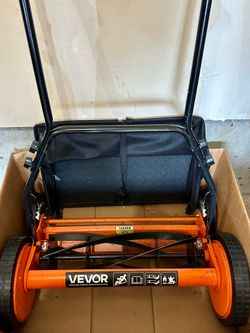 Manual grass trimmer