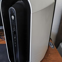 Alienware PC Aurora R9 with monitor included