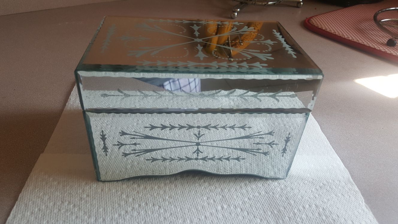 Beautiful vintage mirror 7inch jewellry box..