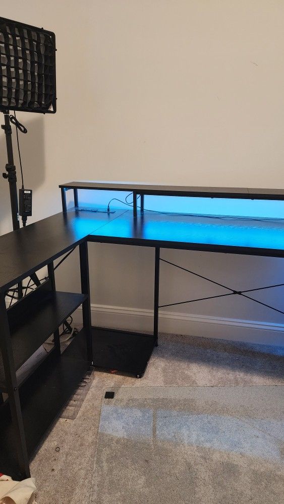 L Shaped Desk Reversible w/LED Lights