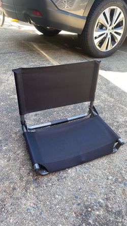 Foldable stadium seat