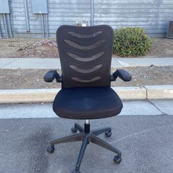 COMFY BLACK CHAIR (With Great Back Support)