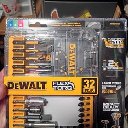 New DeWalt 32piece Drill Bit Set