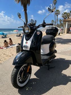 AMIGO MAGARI 50 — CLASSIC LOOK, EASY CITY RIDING 🛵☀️