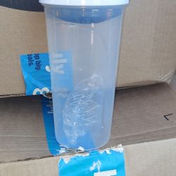 Plastic Shaker Bottle for blending Protein Shakes 25-ounce capacity $5 each or 100 for $350