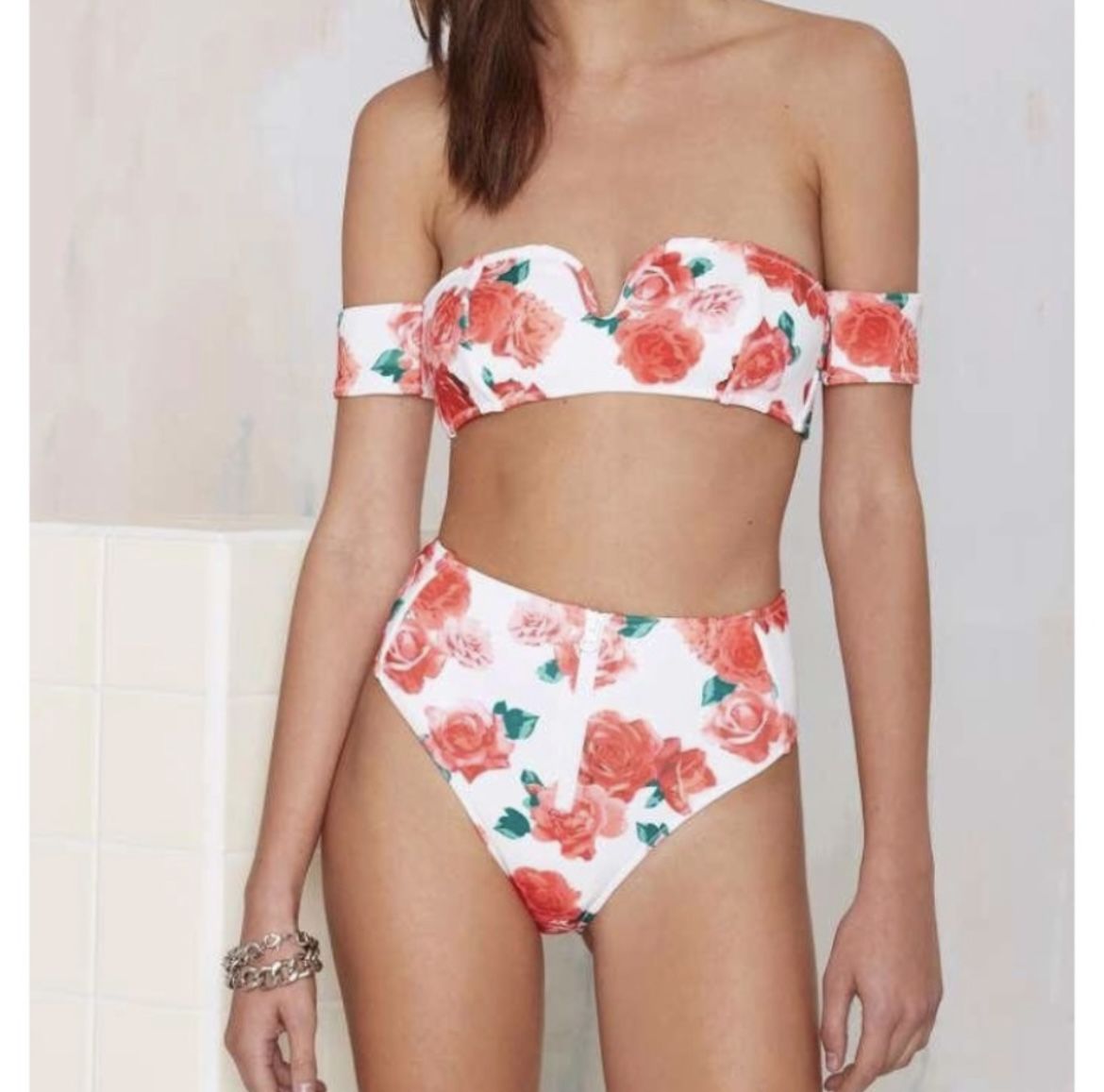 Nasty Gal Stuns n’ Roses Bikini
