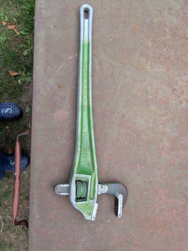Ridgid 24-in Aluminum Offset Pipe Wrench