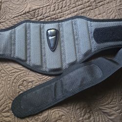 Nike Training Belt, Weightlifting Belt Size Small 28 Inches 