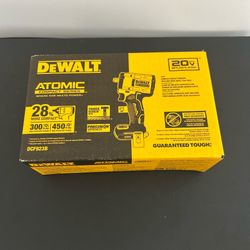 NEW DEWALT Compact Impact Wrench 3/8” with Hog Ring Anvil (TOOL-ONLYl) Model DCF923B  20-Volt