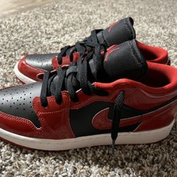 Women’s Nike Air Jordan 1 Low Size 8.5 / 7 Youth 