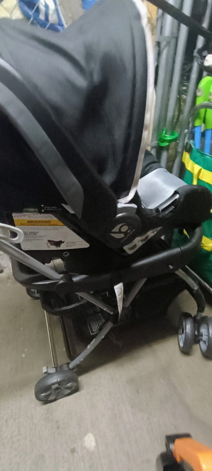 Baby trend Car seat And Stroller With Base.