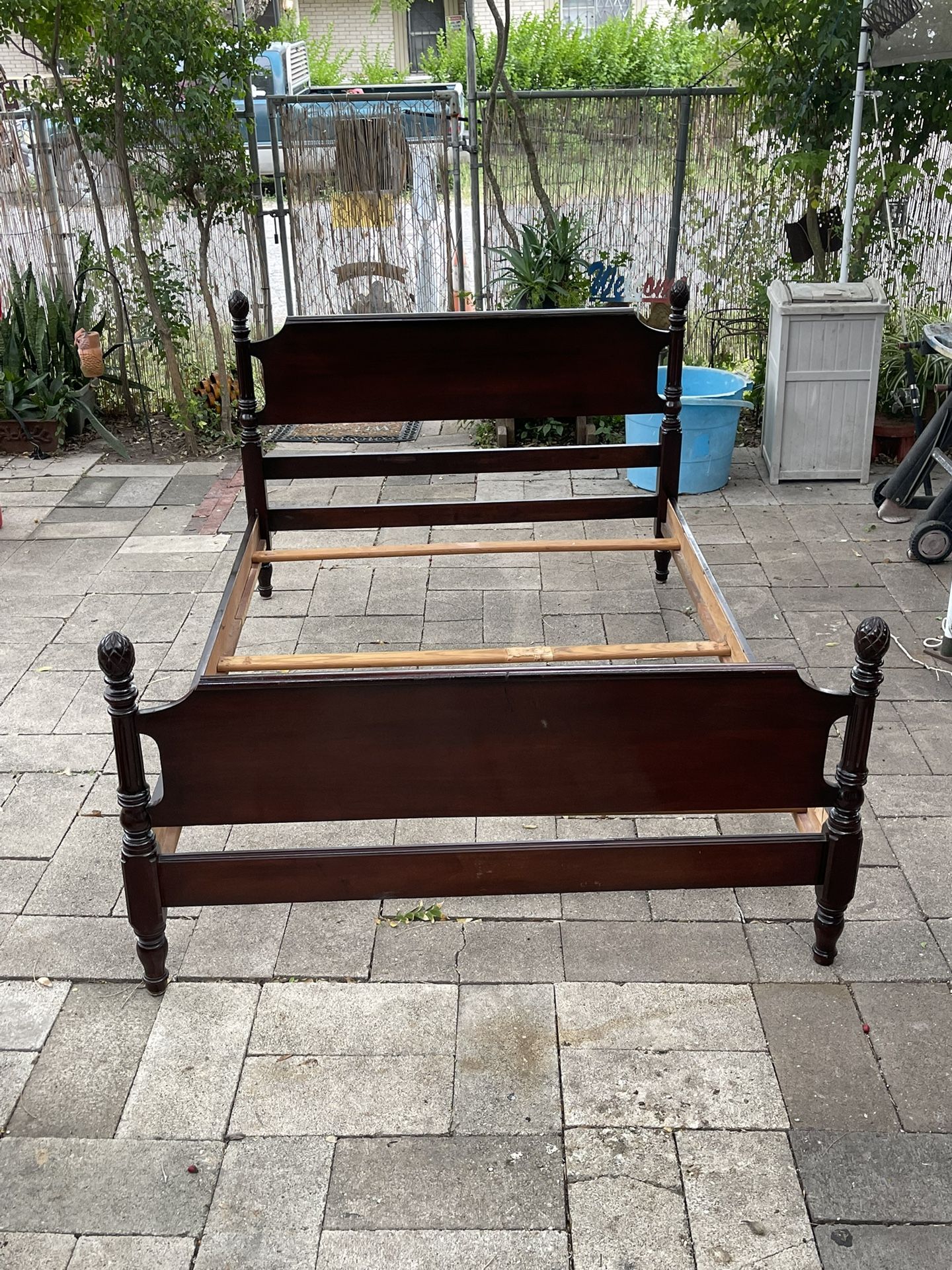 Dark Wood Full Size Vintage Bed 