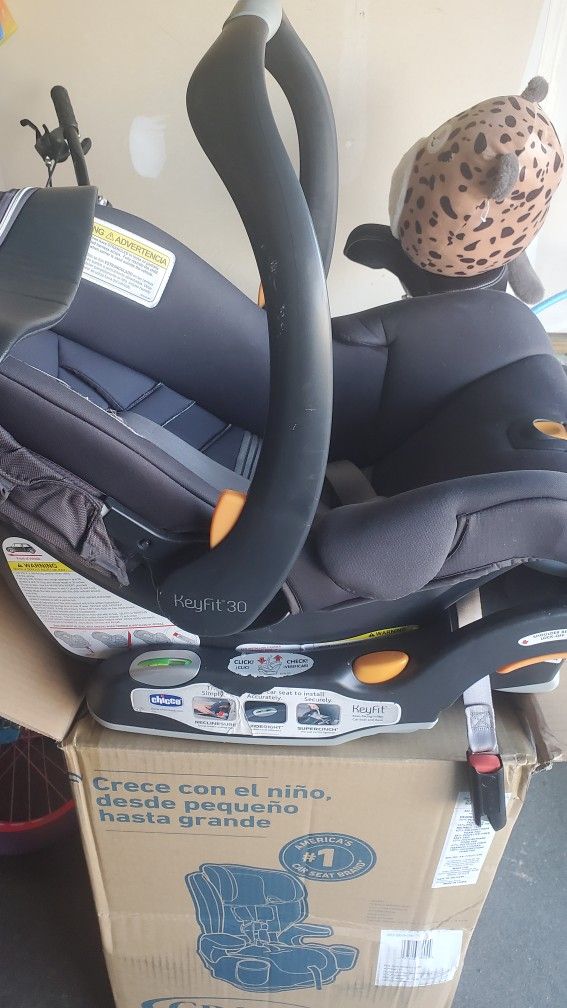 Chicco Car Seats 2 Available