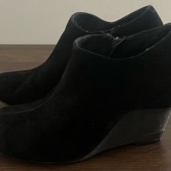 Vince Camuto Women's Black Ankle Booties Size 10M Wedge Dual Zipper