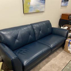  leather couch -excellent condition 