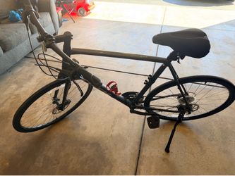 Trek FX2 Gen 2 bike in excellent condition with stand, bottle holder and padded seat.