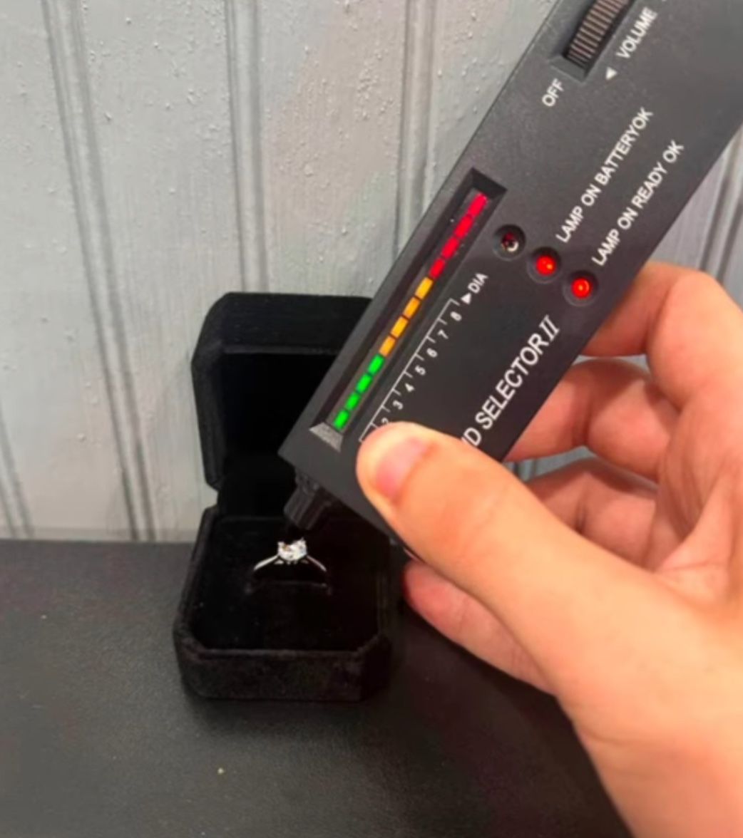 VVS1 Engagement Ring Mossanite