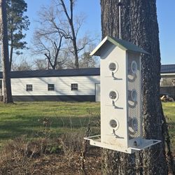 New Open Box Bird Feeder