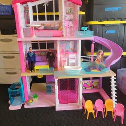 Barbie DreamHouse W/Accessories 