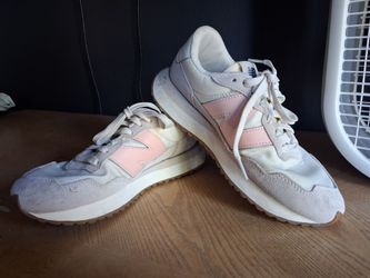 Women's New Balance Pink shoes size9