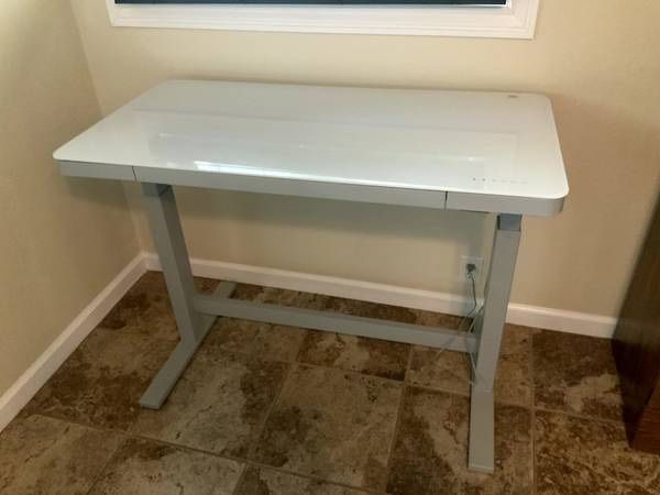 Costco Tresanti Geller 47” Adjustable Height Desk
