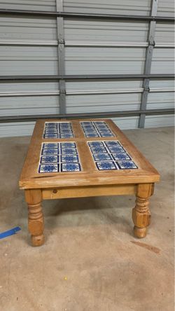 Rustic coffee table 26’’ x 43’’ with a table height of 16’’
