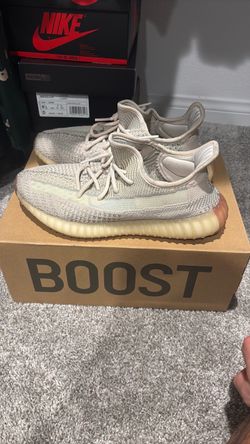 Yeezy 350 V2 Citron - Used in good condition