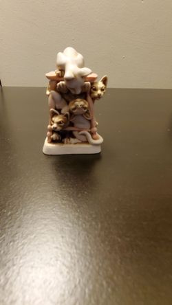 Harmony Kingdom trinket box titled "Tony's Tabbies."