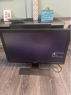 BenQ Monitor 24’ inch (with cable & stand)